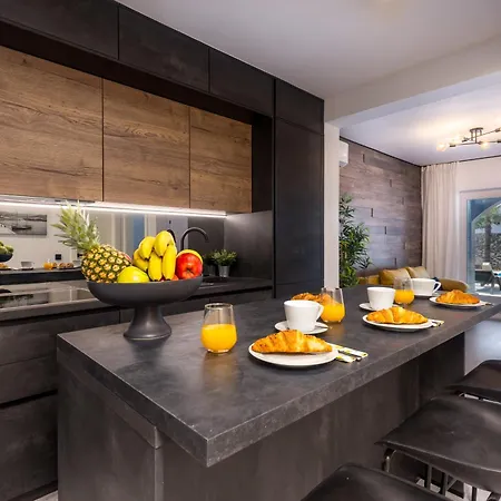 Paula